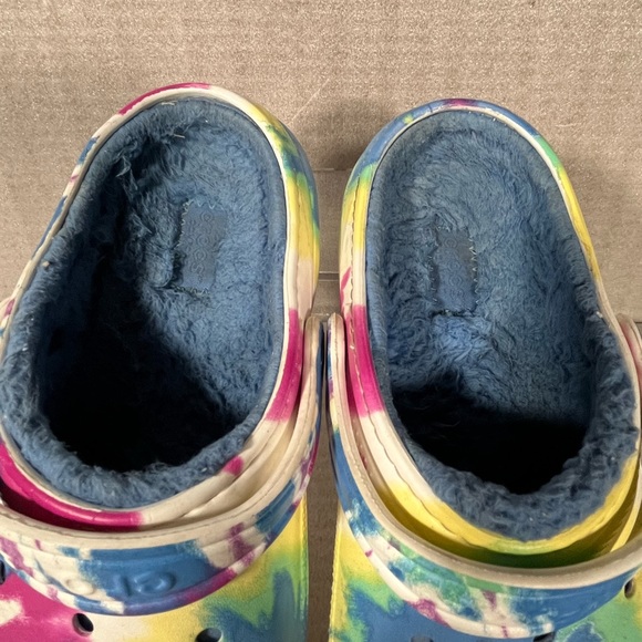 Crocs Kids Lined Tie-Dye Graphic Multicolor Clogs Size J3 - Picture 6 of 6